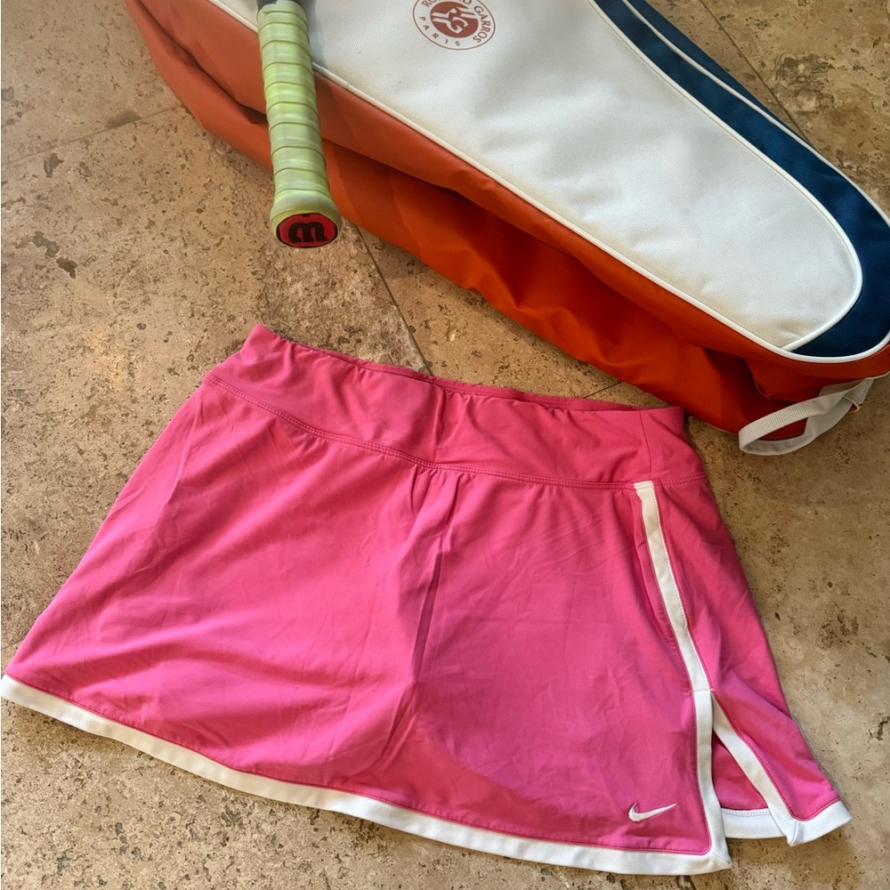 Nike Dry-Fit pink & white tennis skirt. Size M.